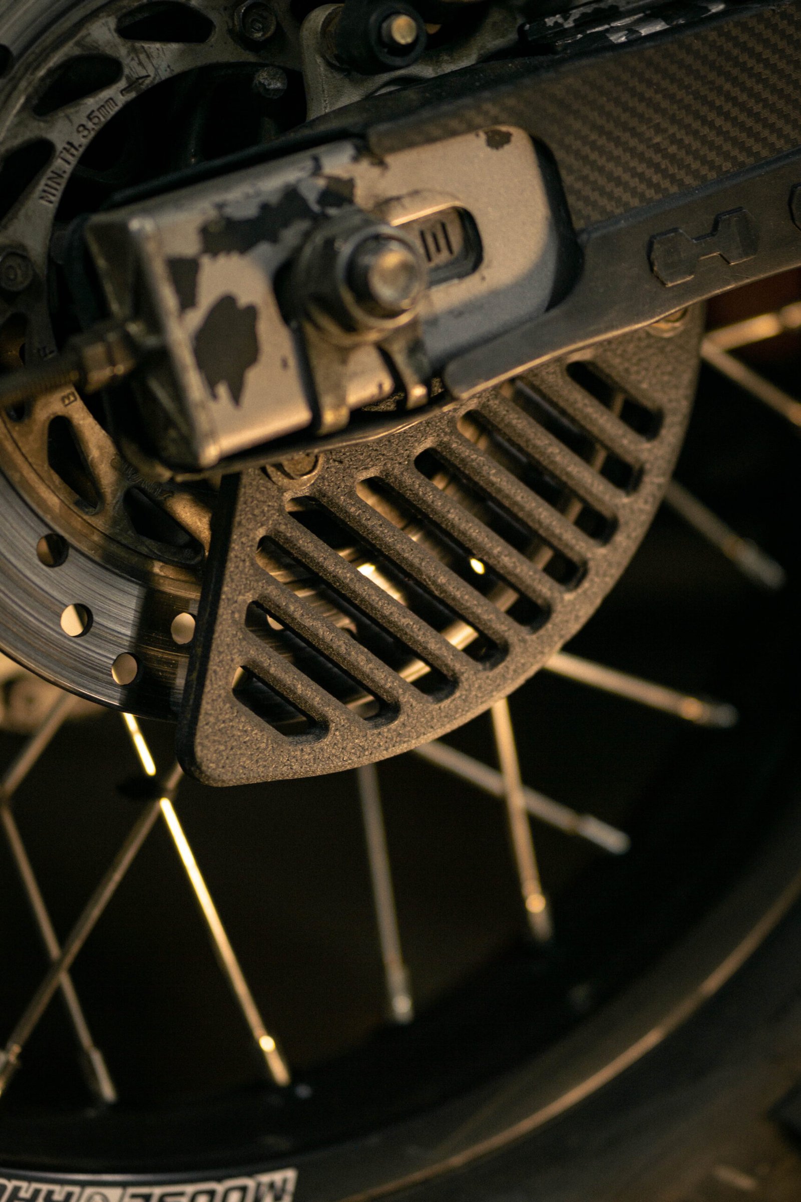 Protège-disque arrière PA-CF — Honda NX650 Dominator RD08 – Image 3