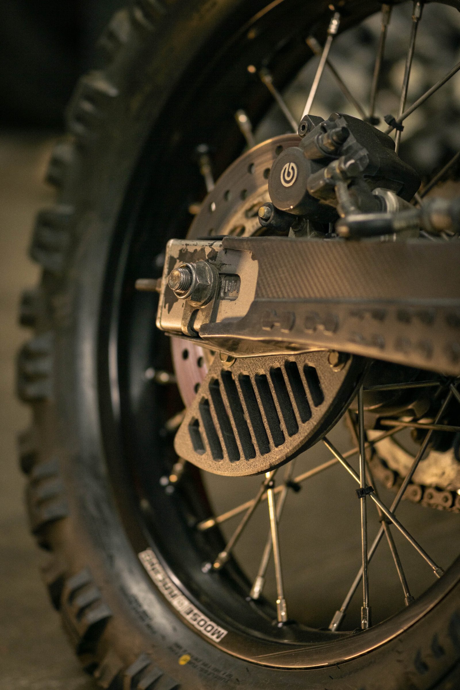 Protège-disque arrière PA-CF — Honda NX650 Dominator RD08 – Image 2