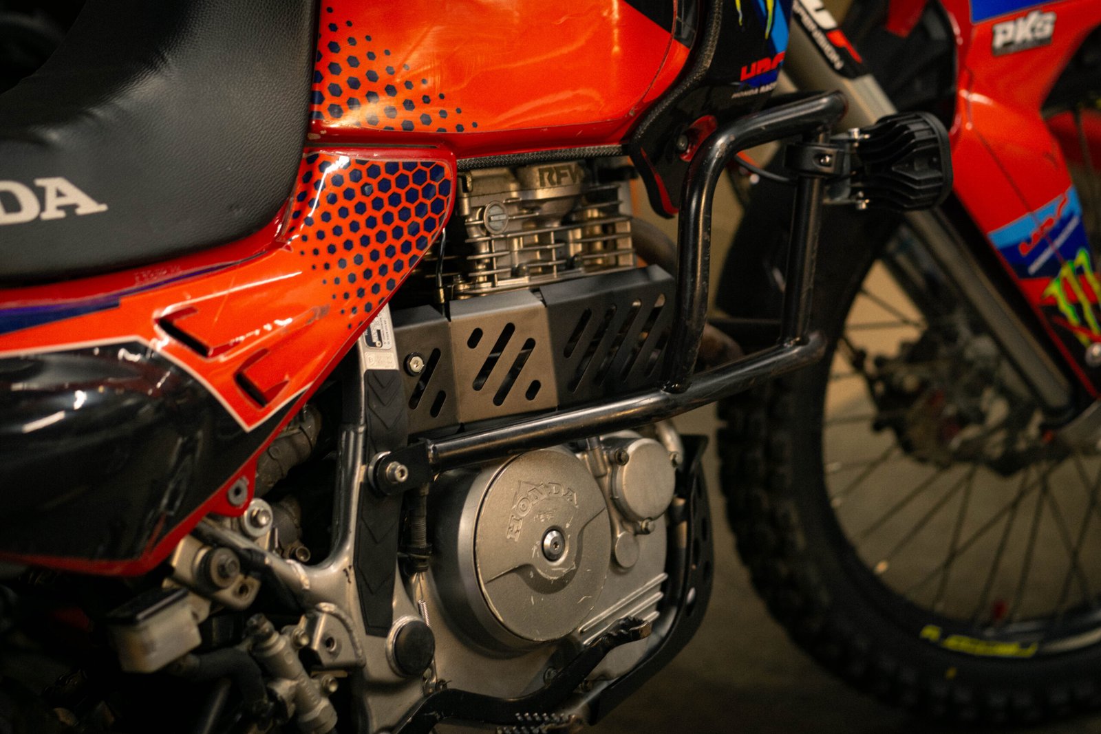 Protection de collecteur d'échappement — Honda NX650 Dominator RD08 – Image 2