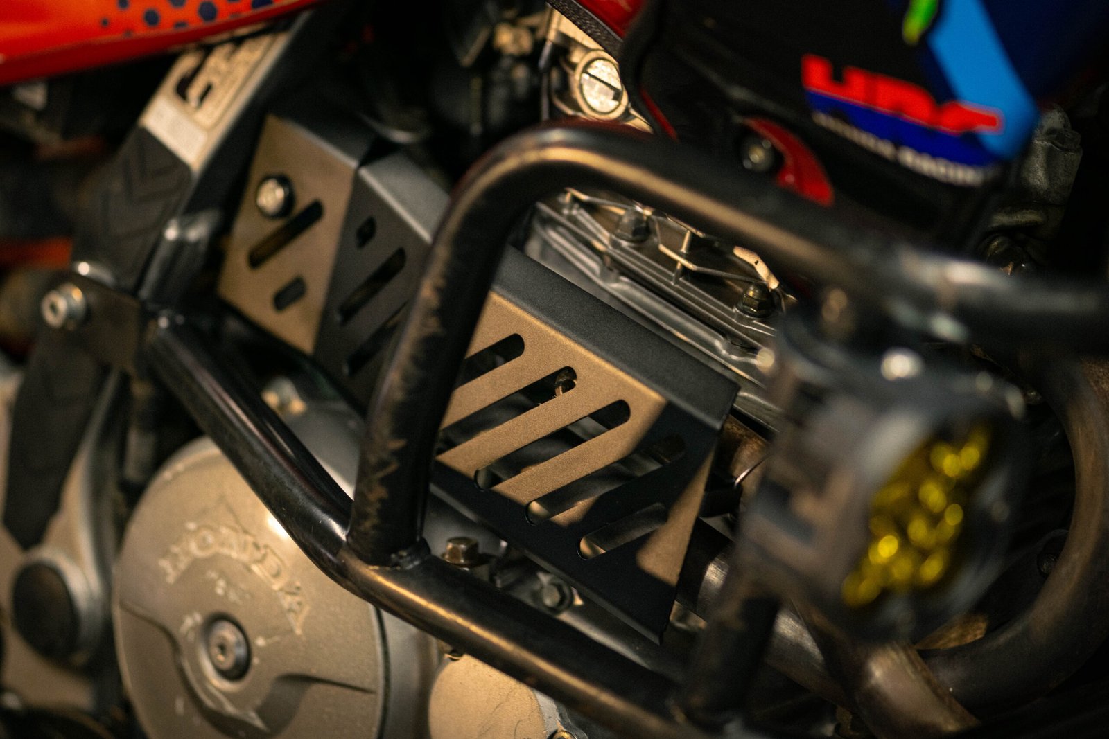 Protection de collecteur d'échappement — Honda NX650 Dominator RD08 – Image 3